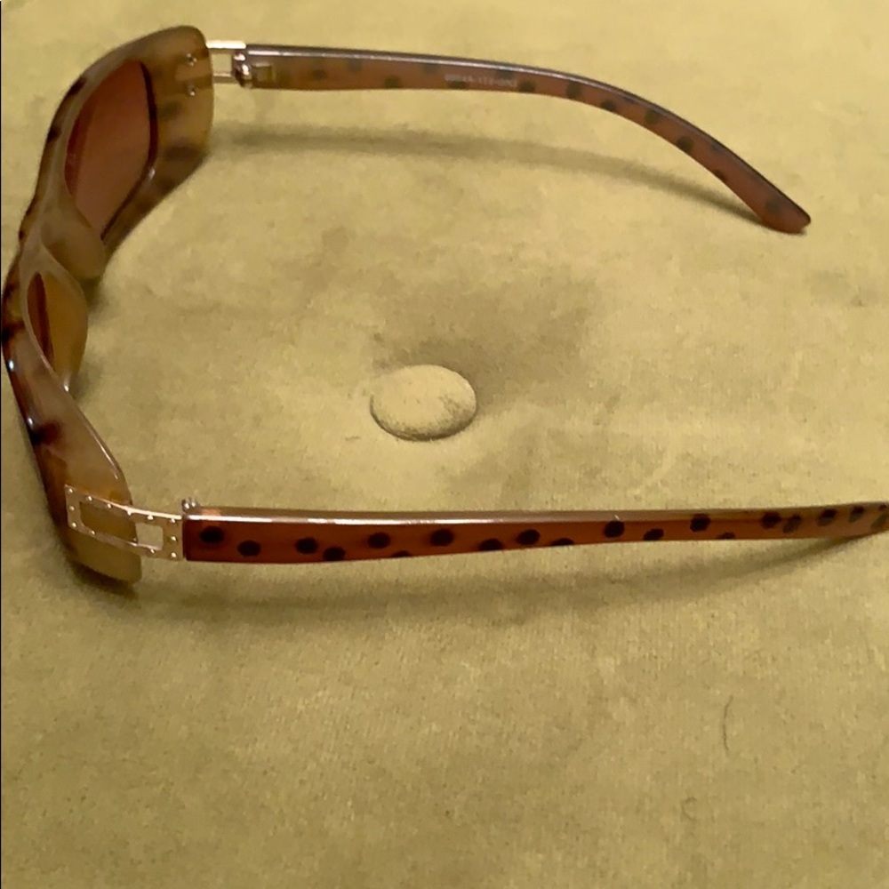 Sunglasses - Picture 5 of 7